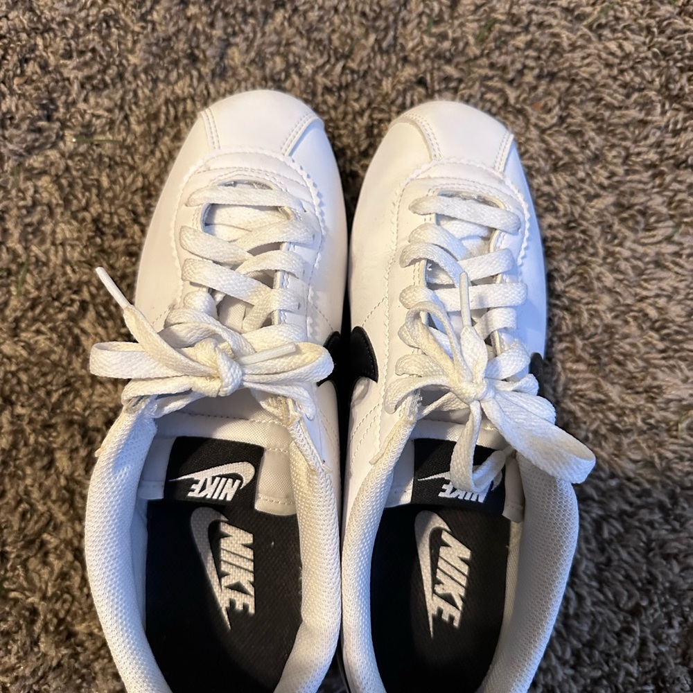 Nike White Leather Sneakers with Black Swoosh - Picture 2 of 5
